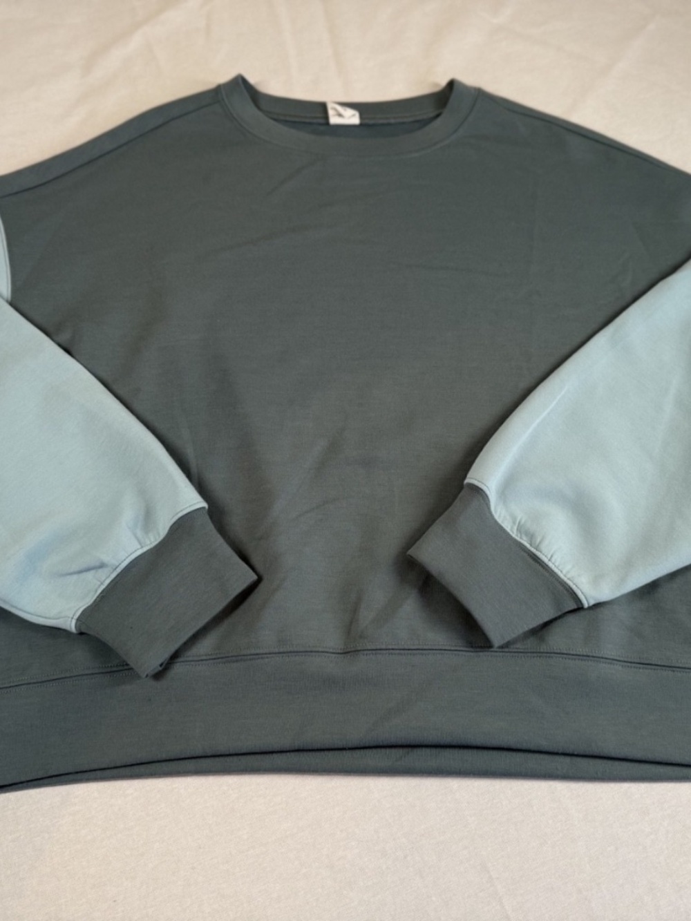 Women's Ebb & Flow Long Sleeve Cropped Sweater Size Medium - Green